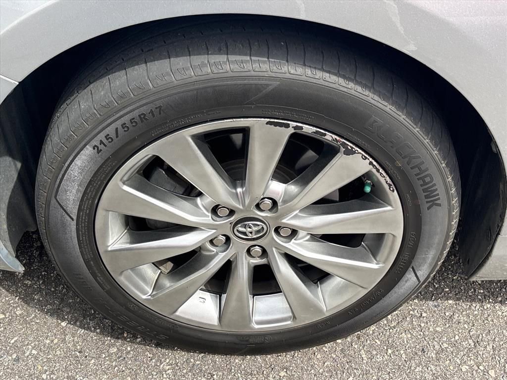 Used 2017 Toyota Camry XLE w/ Moonroof Package image 17