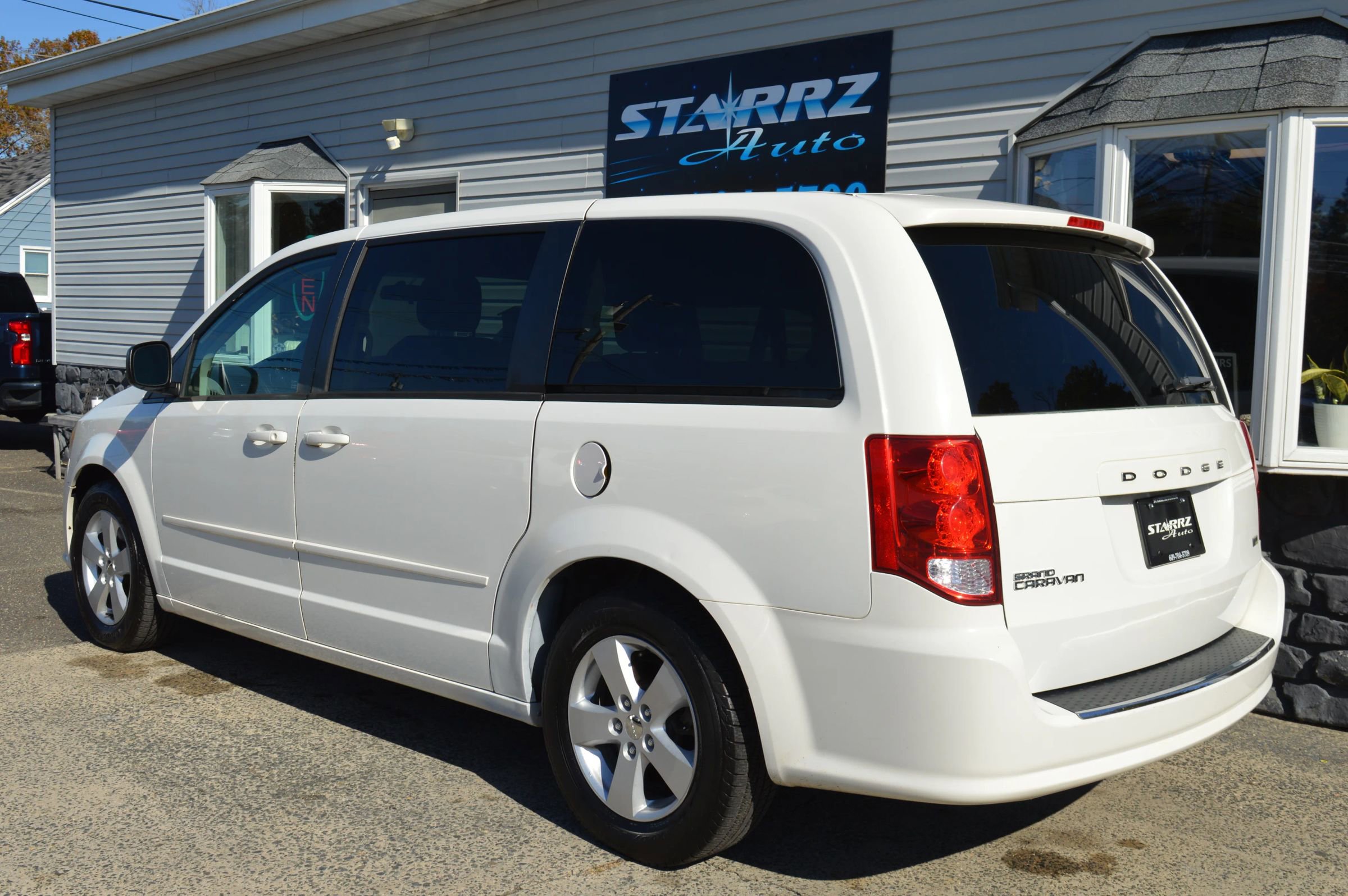 Used 2013 Dodge Grand Caravan SE image 3