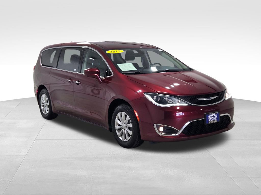 Certified 2019 Chrysler Pacifica Touring Plus w/ Cold Weather Group FWD image 18