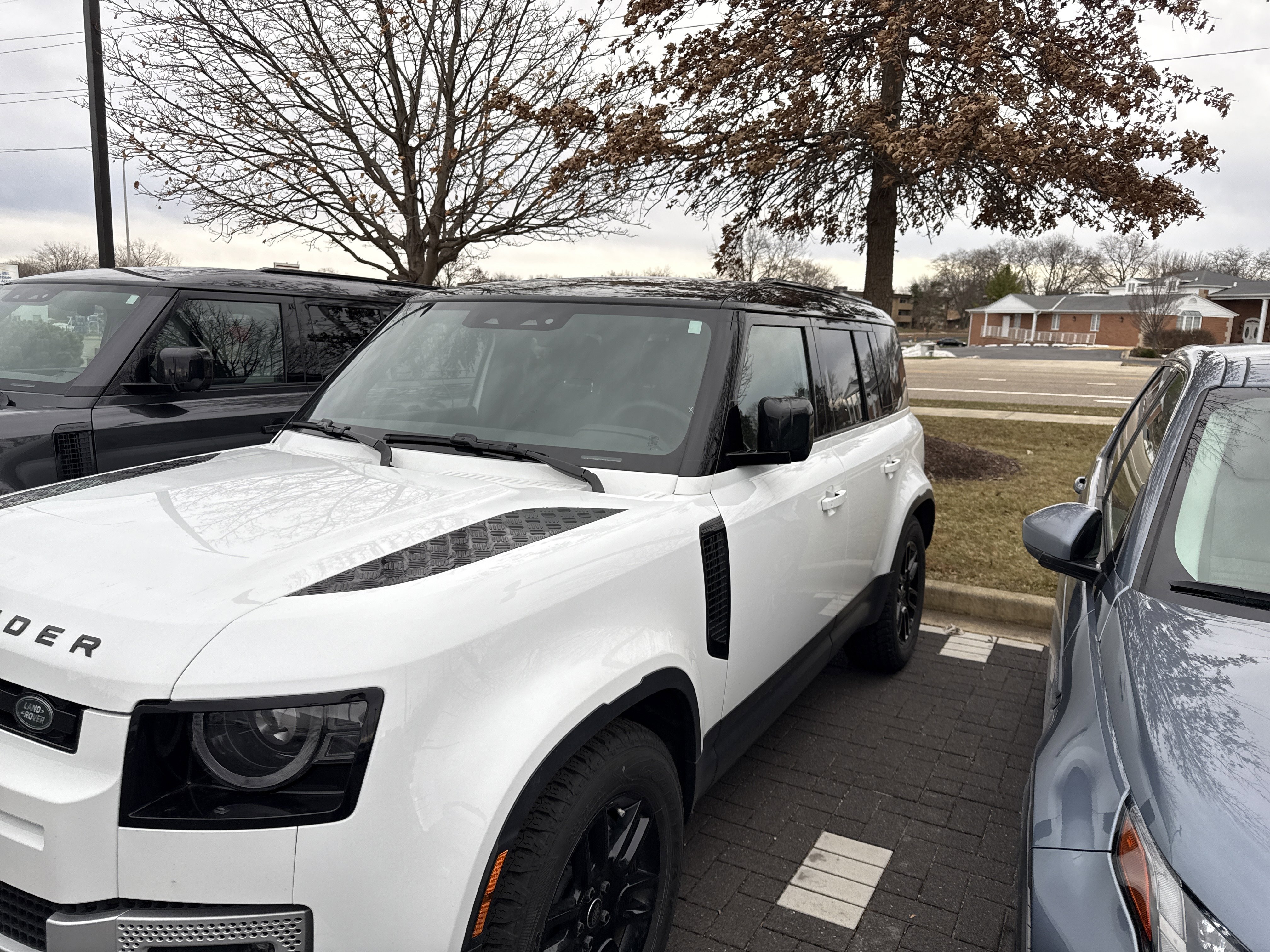 New 2025 Land Rover Defender 110 S image 2