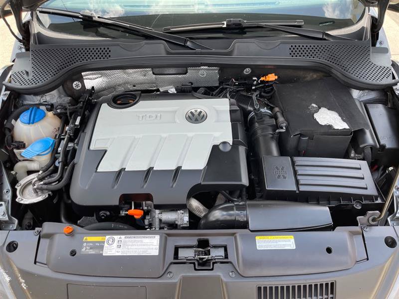 Used 2013 Volkswagen Beetle TDI FWD image 31