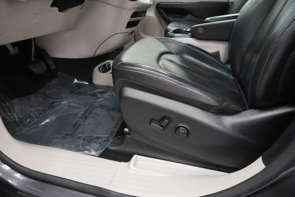 Certified 2021 Chrysler Pacifica Touring-L FWD image 41