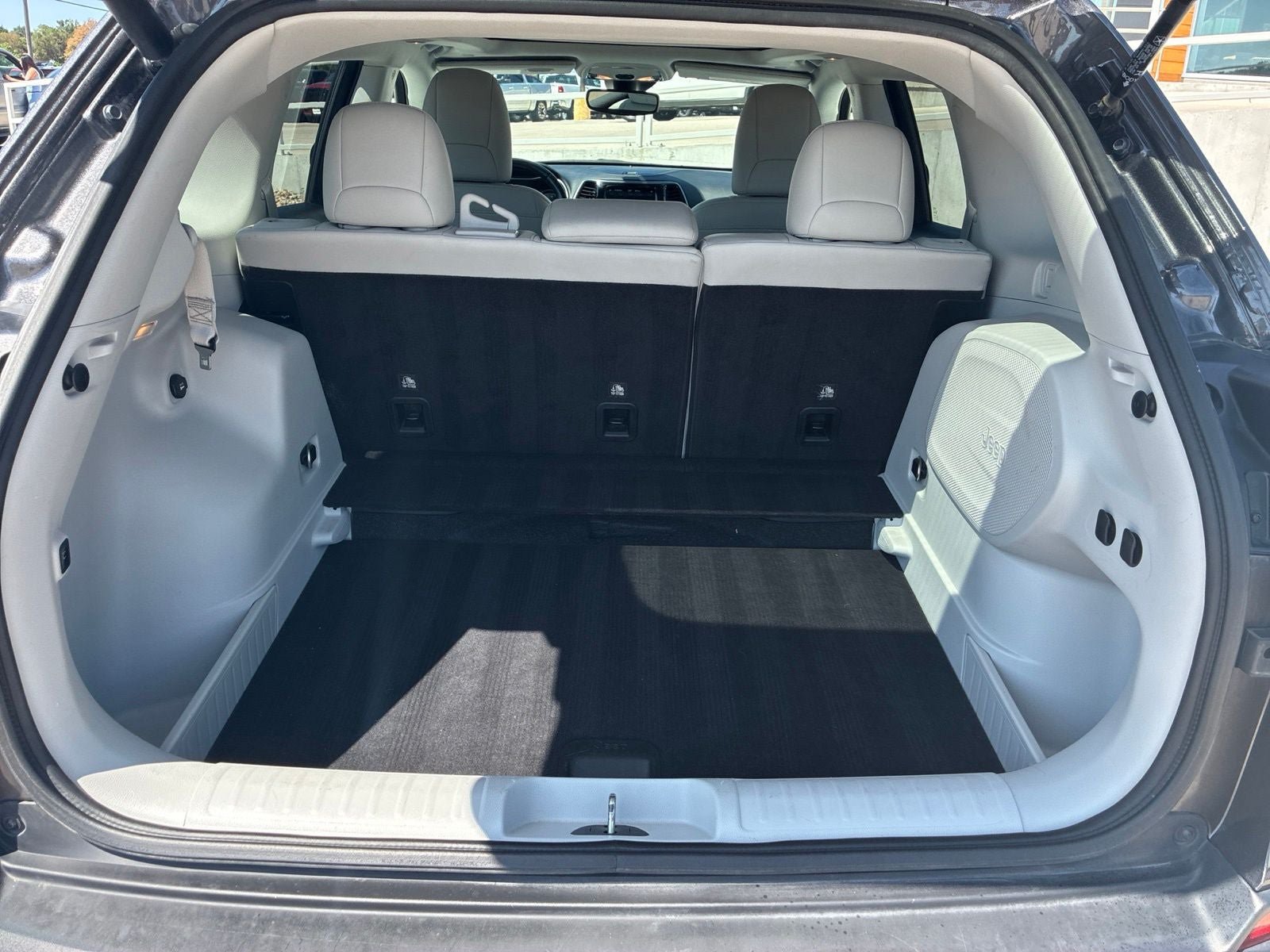 Used 2021 Jeep Cherokee Limited AWD/4WD image 5