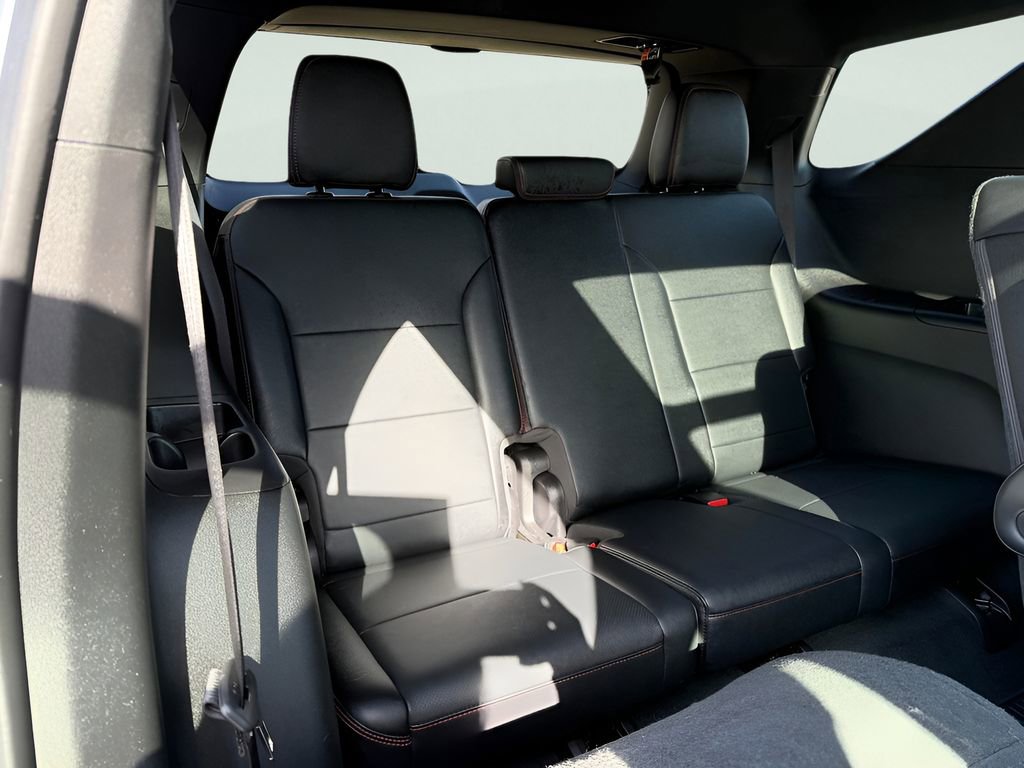 Used 2025 Chevrolet Traverse RS AWD/4WD image 36