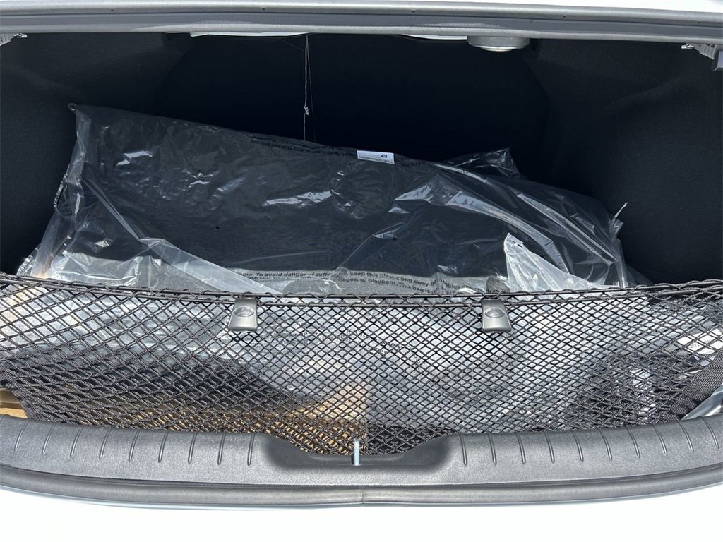 New 2025 Hyundai Elantra Limited image 17