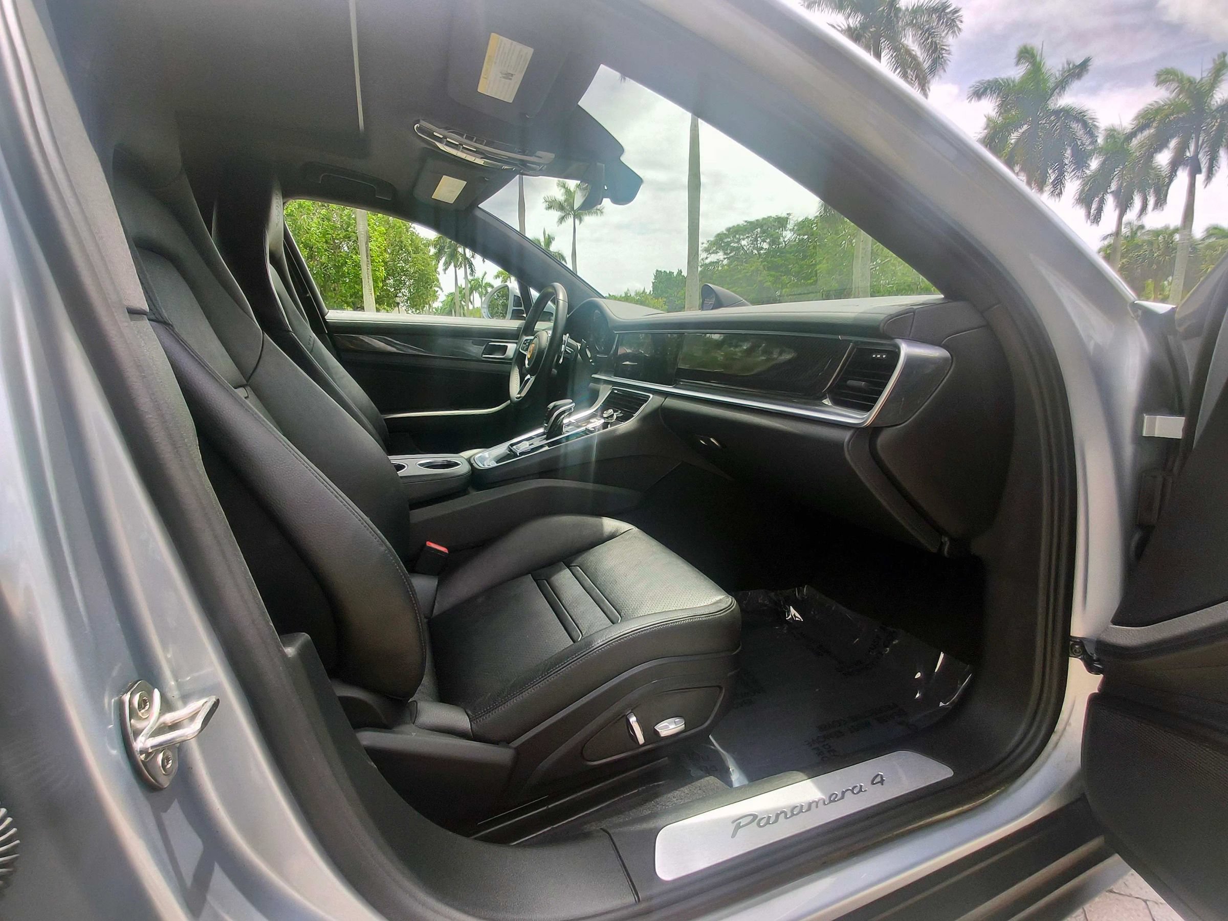 Used 2018 Porsche Panamera 4 AWD/4WD image 40