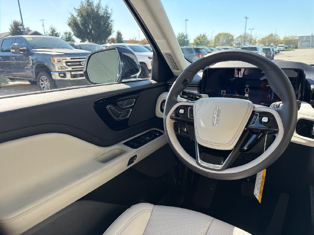 New 2026 Lincoln Aviator AWD w/ Jet Appearance Package image 19