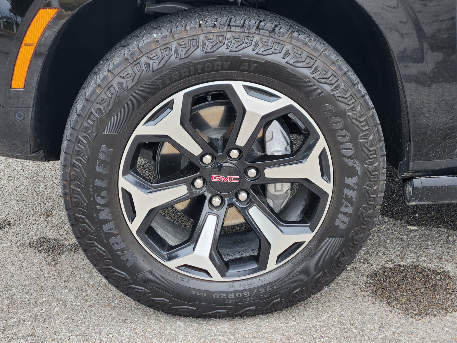 Used 2026 GMC Yukon AT4 w/ AT4 Premium Package AWD/4WD image 32