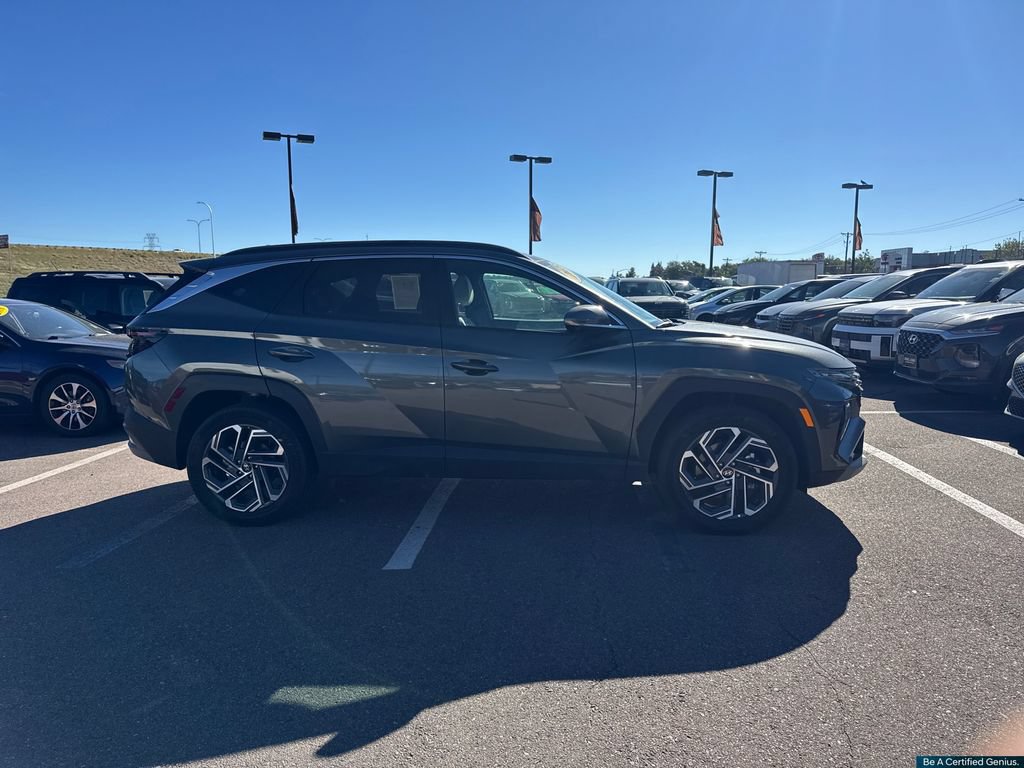 Used 2025 Hyundai Tucson Limited AWD/4WD image 6