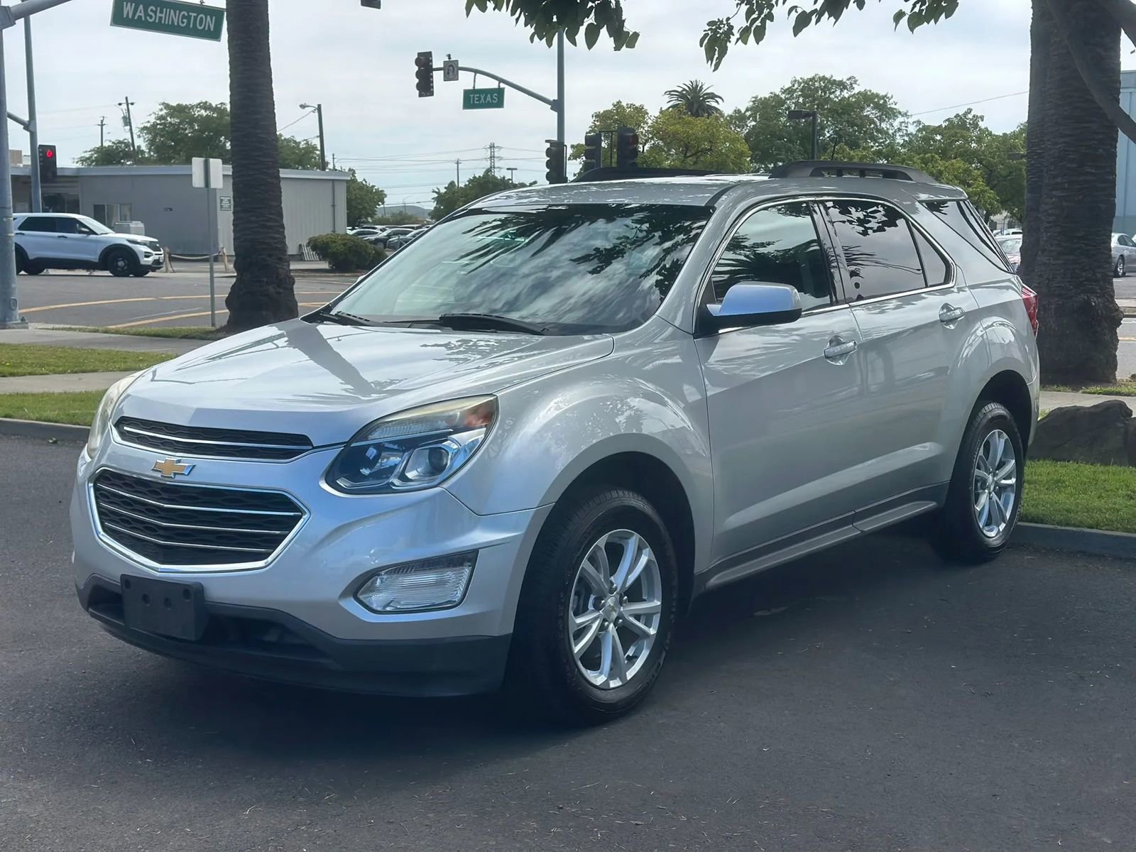 Used 2017 Chevrolet Equinox LT w/ Convenience Package FWD image 3