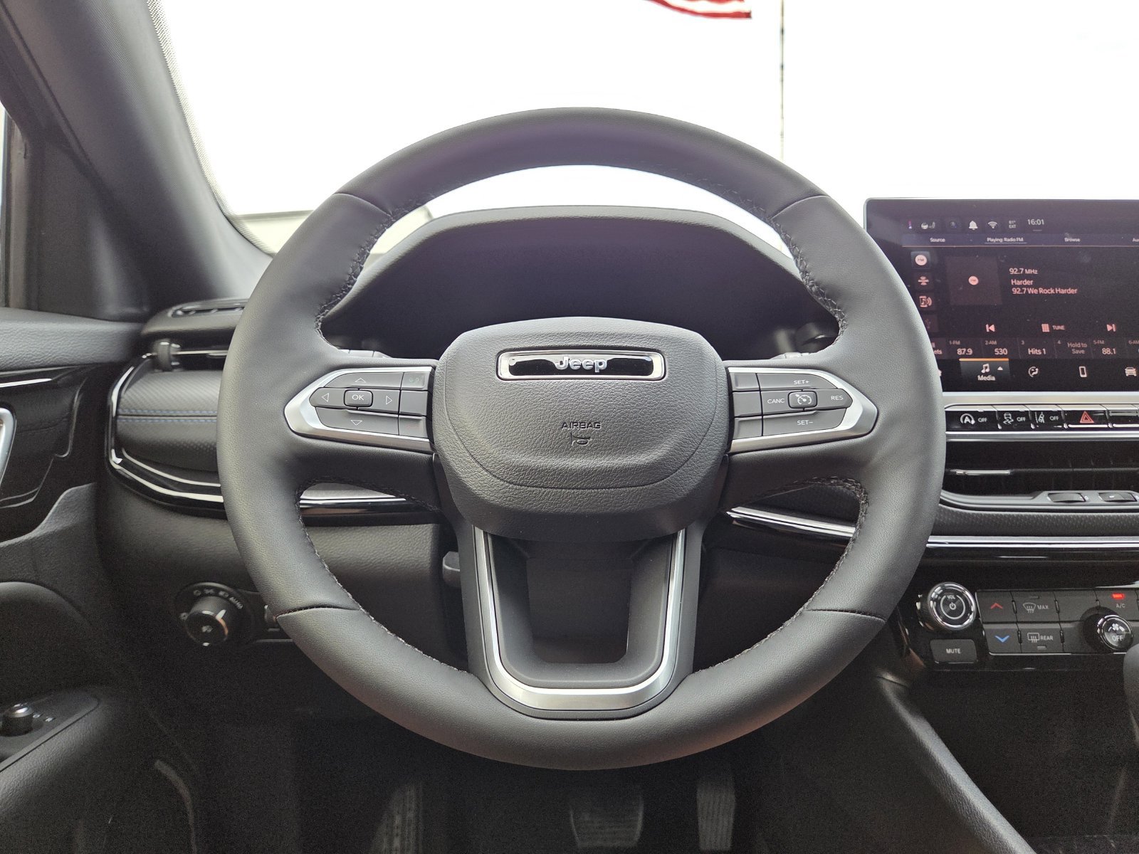 New 2026 Jeep Compass Latitude AWD/4WD image 41