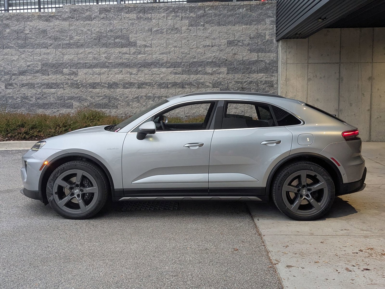 New 2025 Porsche Macan 4 Electric image 2