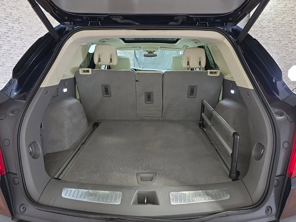 Used 2017 Cadillac XT5 Luxury w/ Driver Awareness Package image 11