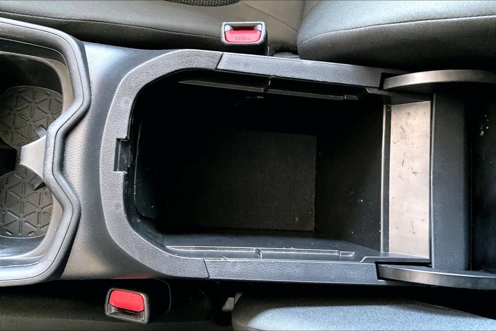 Used 2021 Toyota RAV4 LE FWD image 12