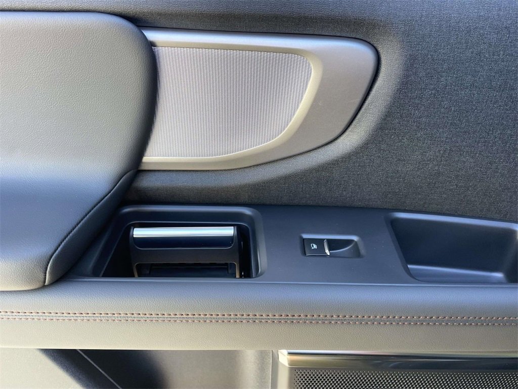 New 2025 Ford Expedition Active image 16