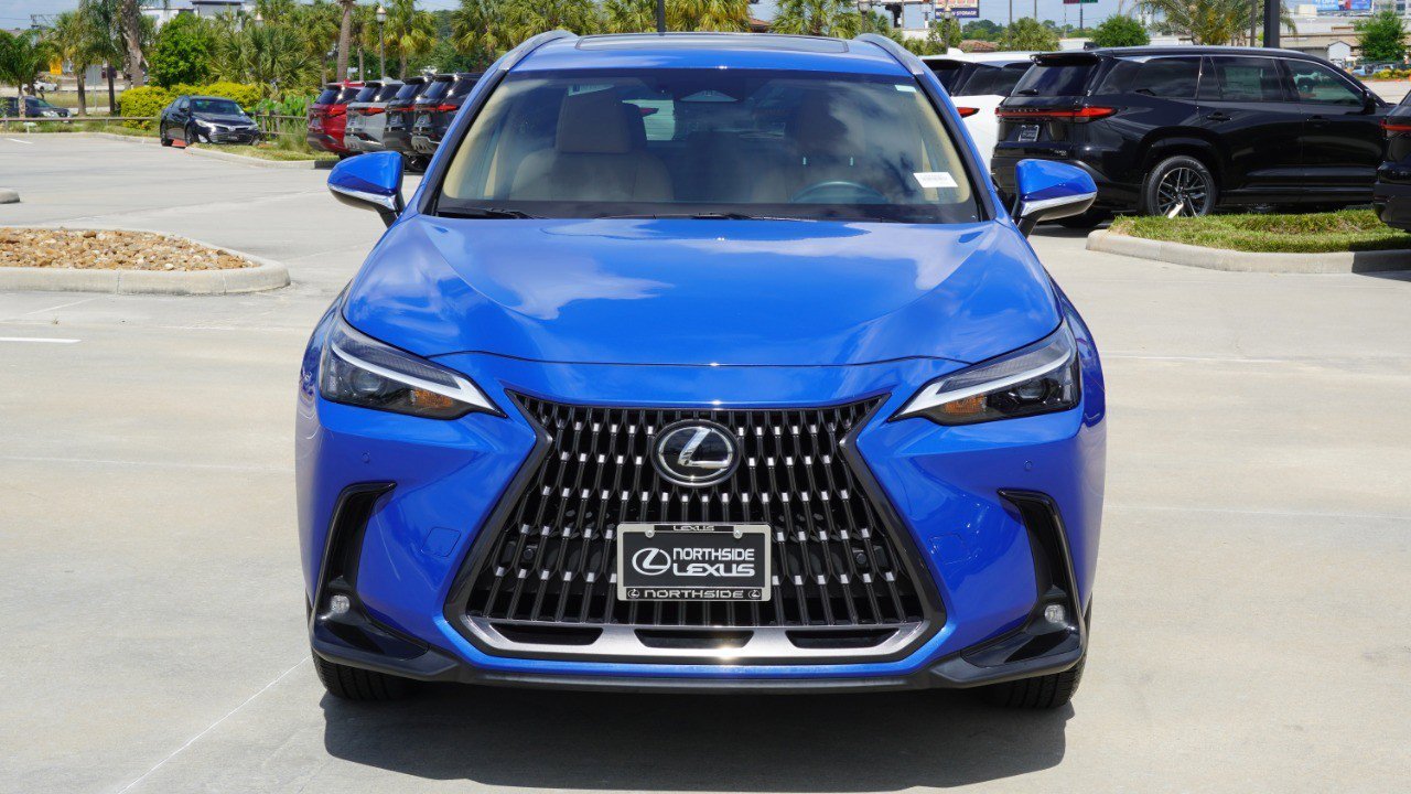 Used 2025 Lexus NX 250 FWD w/ Towing Package (2000 Lbs) image 2