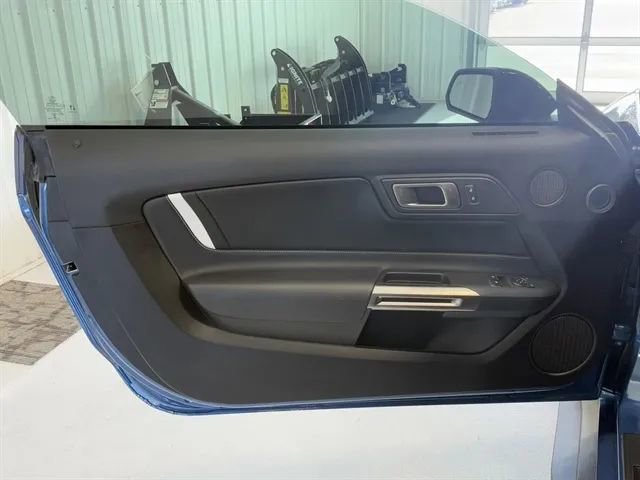Used 2021 Ford Mustang Shelby GT500 w/ Carbon Fiber Track Pack RWD image 11