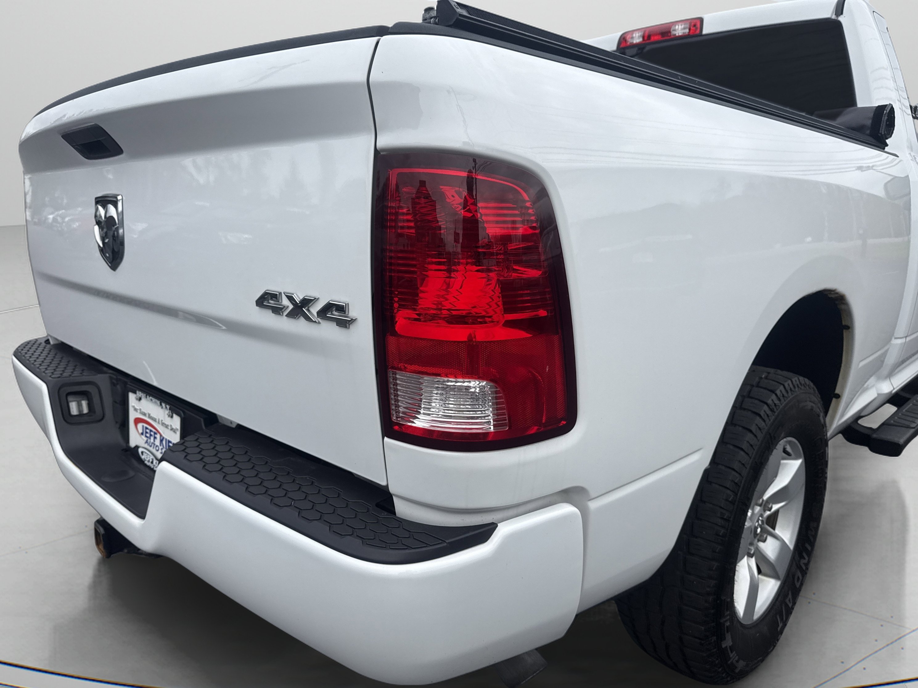 Used 2019 RAM 1500 Express AWD/4WD image 5