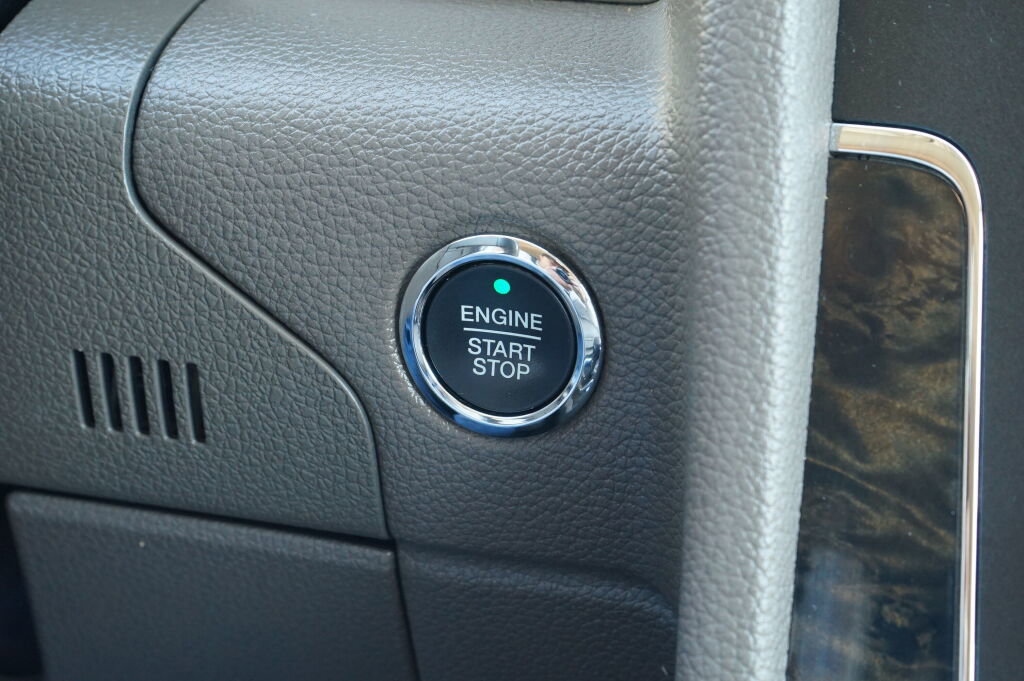 Used 2016 Lincoln Navigator Select AWD/4WD image 25