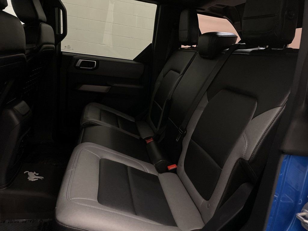 Used 2021 Ford Bronco Black Diamond w/ Sasquatch Package image 18