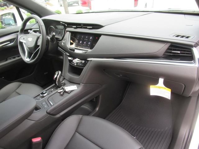 New 2025 Cadillac XT6 Luxury image 10