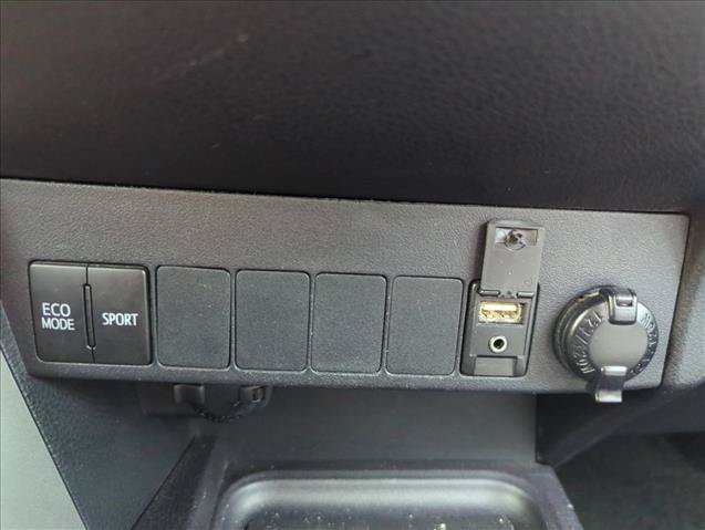 Used 2018 Toyota RAV4 XLE FWD image 28