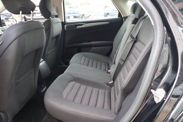Used 2017 Ford Fusion SE FWD image 15