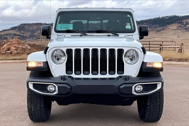 Used 2023 Jeep Gladiator Overland image 2