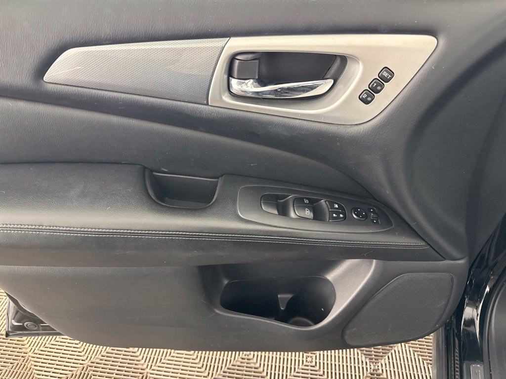 Used 2018 Nissan Pathfinder SL FWD image 30