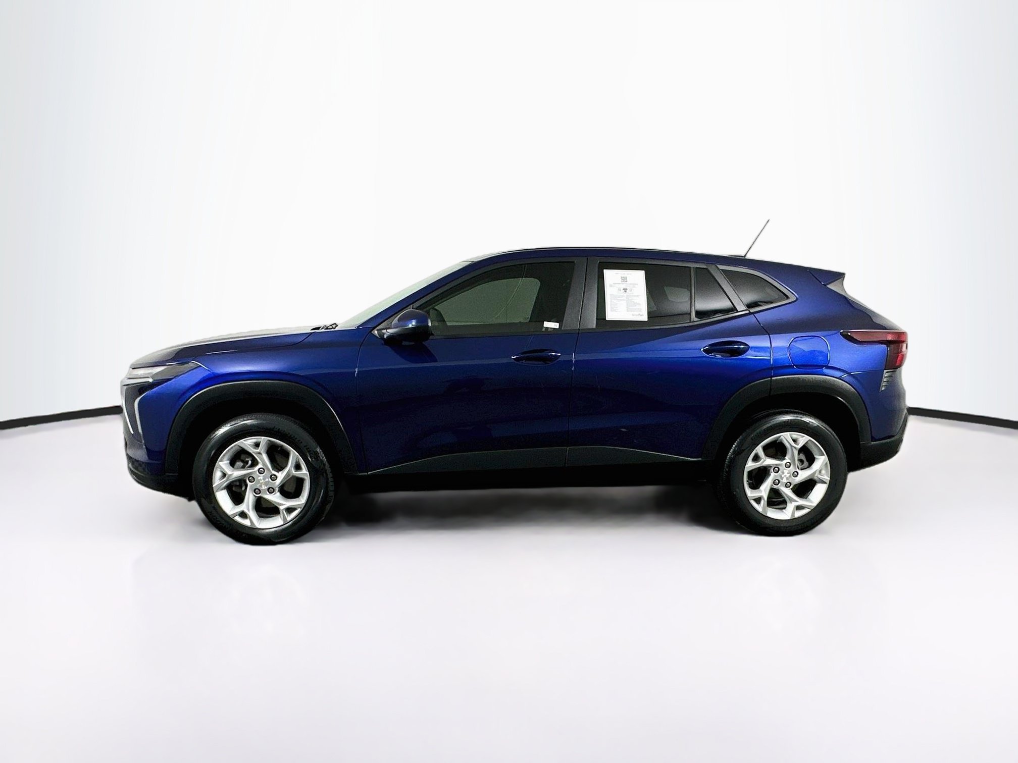 Used 2024 Chevrolet Trax LS w/ LS Convenience Package FWD image 4