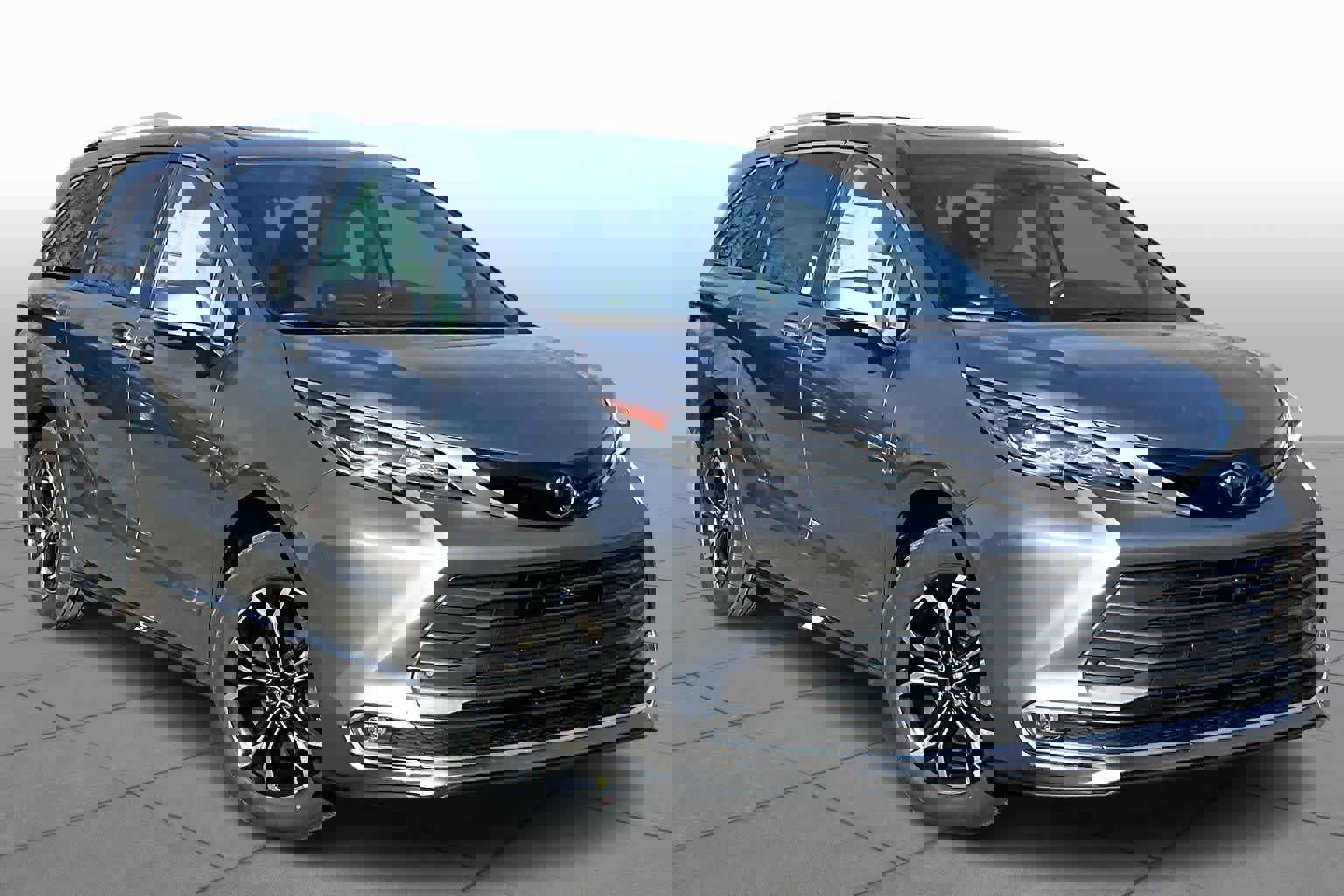 New 2026 Toyota Sienna Platinum image 2