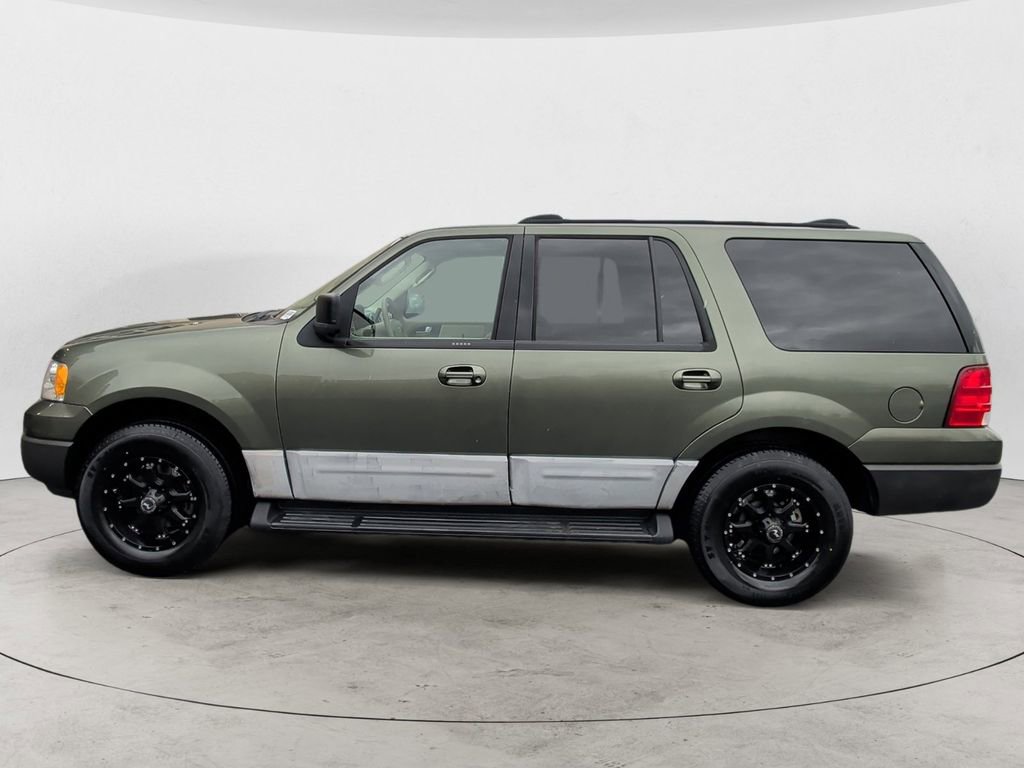 Used 2004 Ford Expedition XLT AWD/4WD image 2