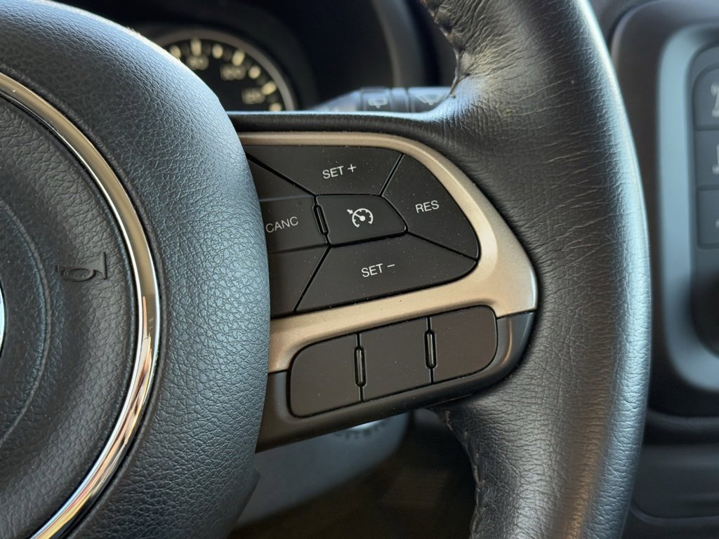 Used 2017 Jeep Renegade Latitude image 19