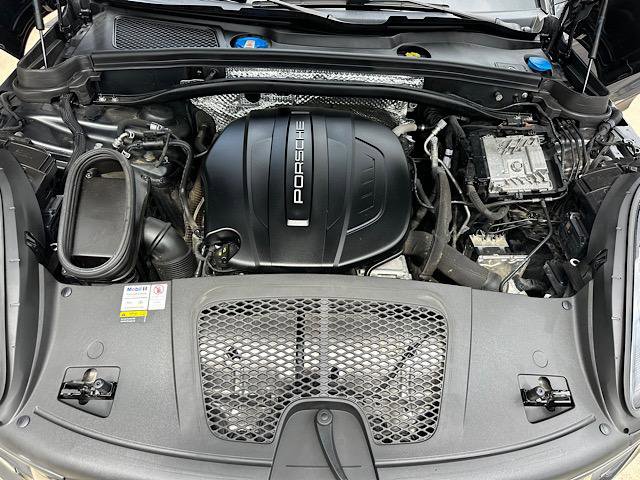 Used 2021 Porsche Macan image 12