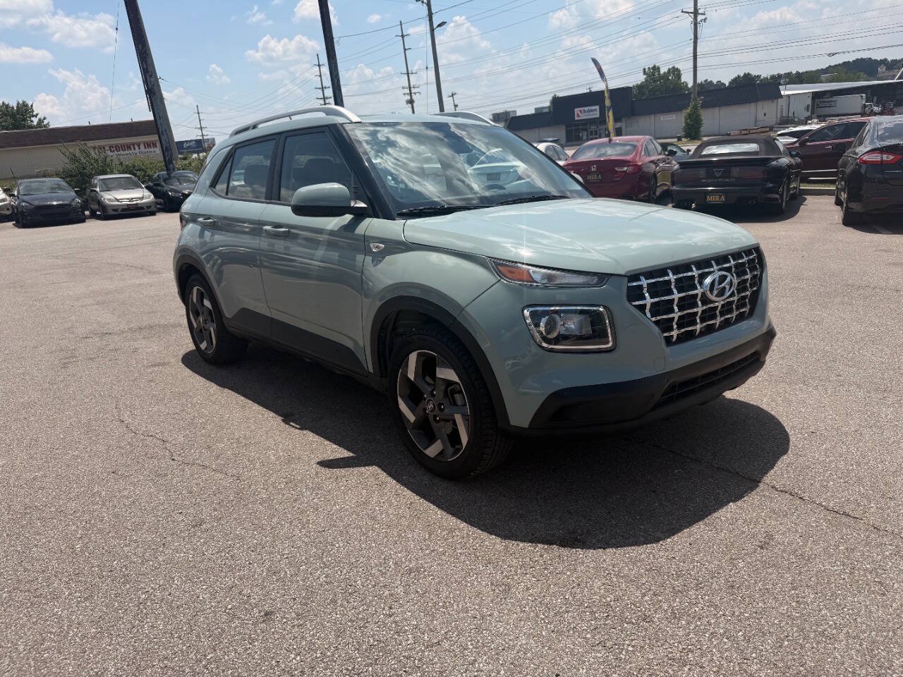 Used 2025 Hyundai Venue SEL FWD image 4