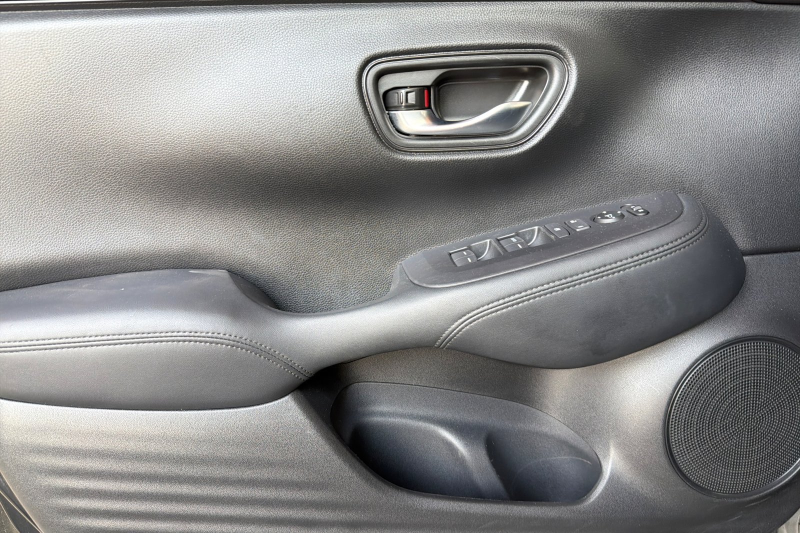 Used 2024 Honda HR-V LX image 11