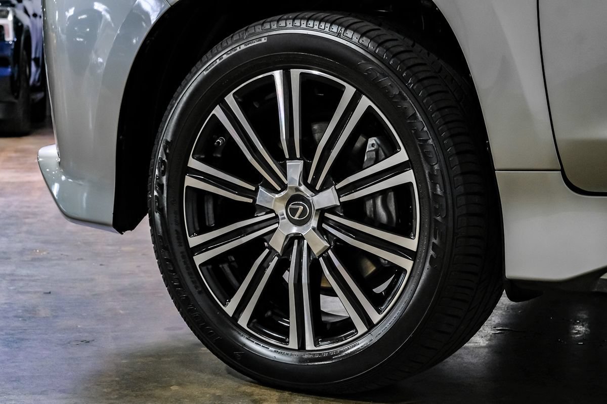 Used 2019 Lexus LX 570 4WD w/ Luxury Package image 50