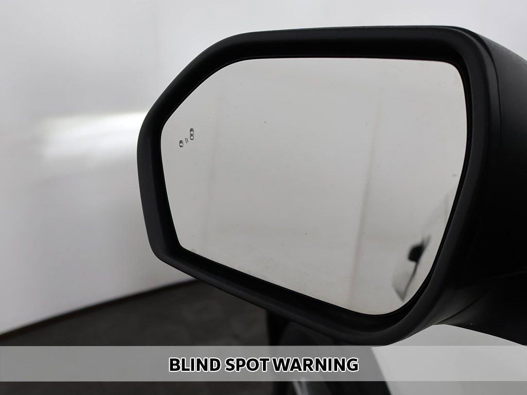 Used 2022 Ford Explorer XLT w/ Equipment Group 202A image 5