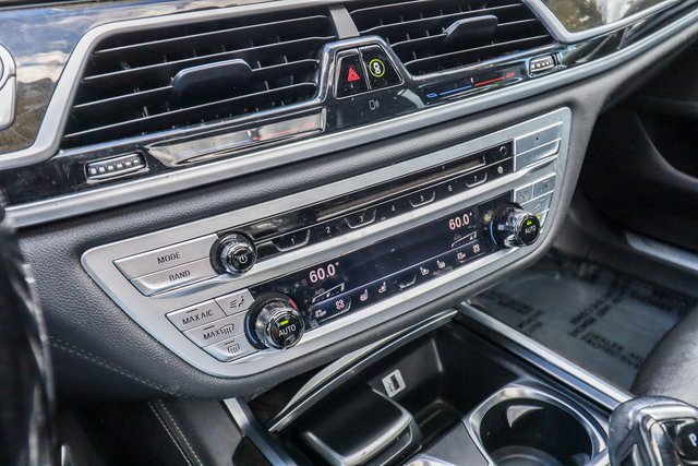 Used 2017 BMW 750i xDrive image 19