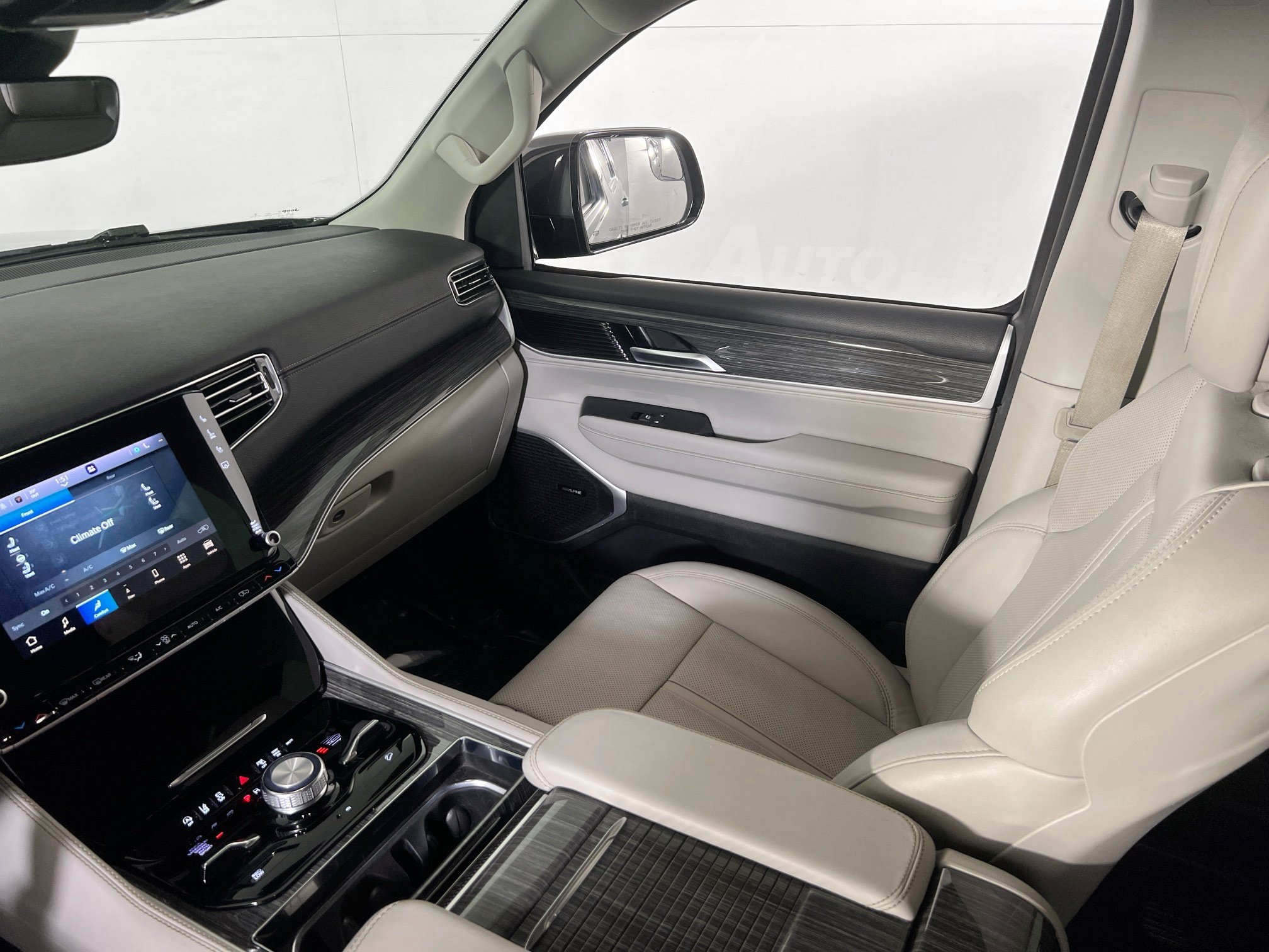 Used 2022 Jeep Wagoneer Series III AWD/4WD image 24