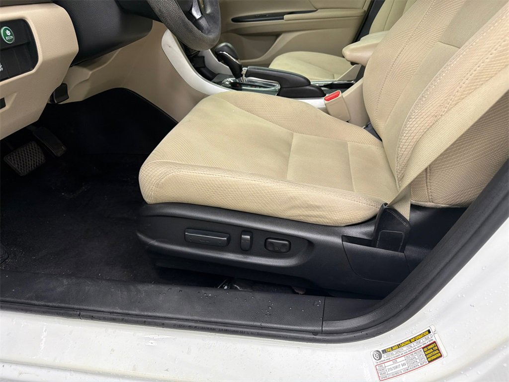 Used 2017 Honda Accord EX image 10