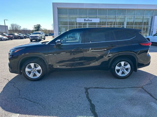 Used 2023 Toyota Highlander LE AWD/4WD image 4