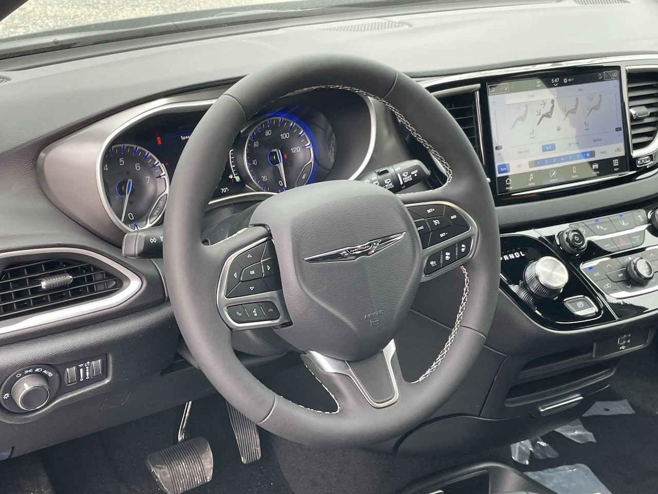 New 2026 Chrysler Voyager LX FWD image 14