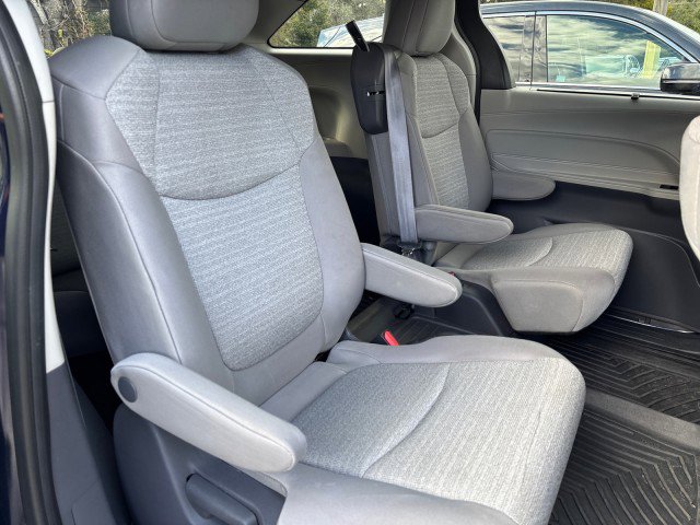 Used 2021 Toyota Sienna LE image 12