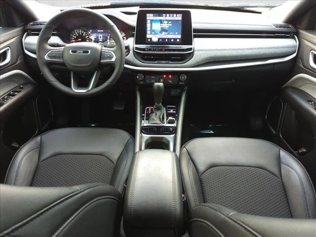 Used 2025 Jeep Compass Latitude image 17