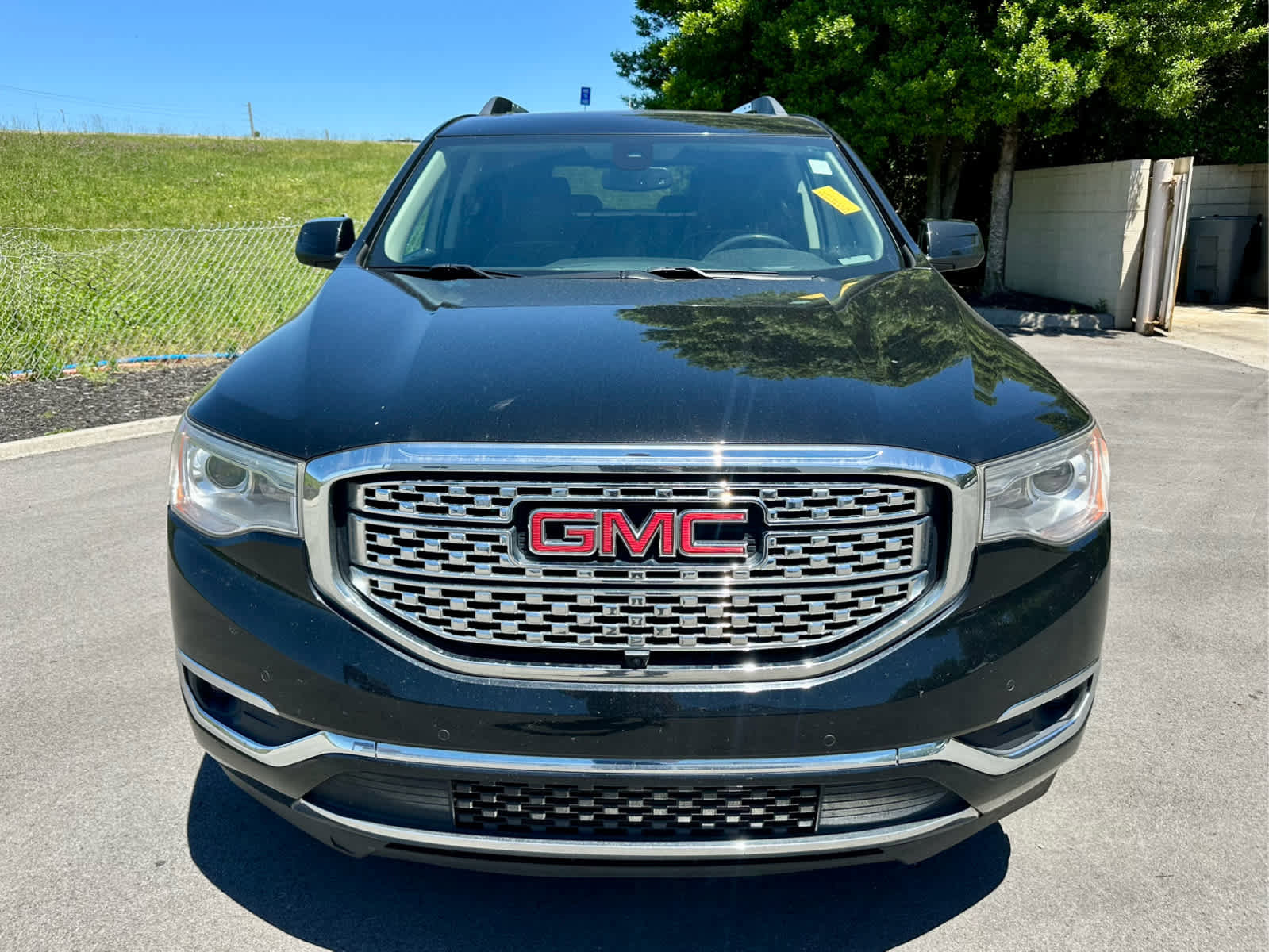 Used 2017 GMC Acadia Denali w/ Technology Package FWD image 2