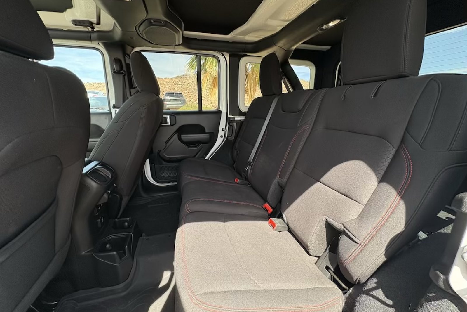 Used 2023 Jeep Wrangler Unlimited Rubicon AWD/4WD image 10