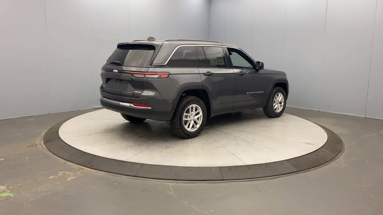 New 2025 Jeep Grand Cherokee Laredo X w/ Luxury Tech Group I AWD/4WD image 5