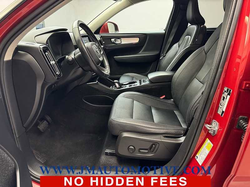 Used 2019 Volvo XC40 T5 Momentum image 13