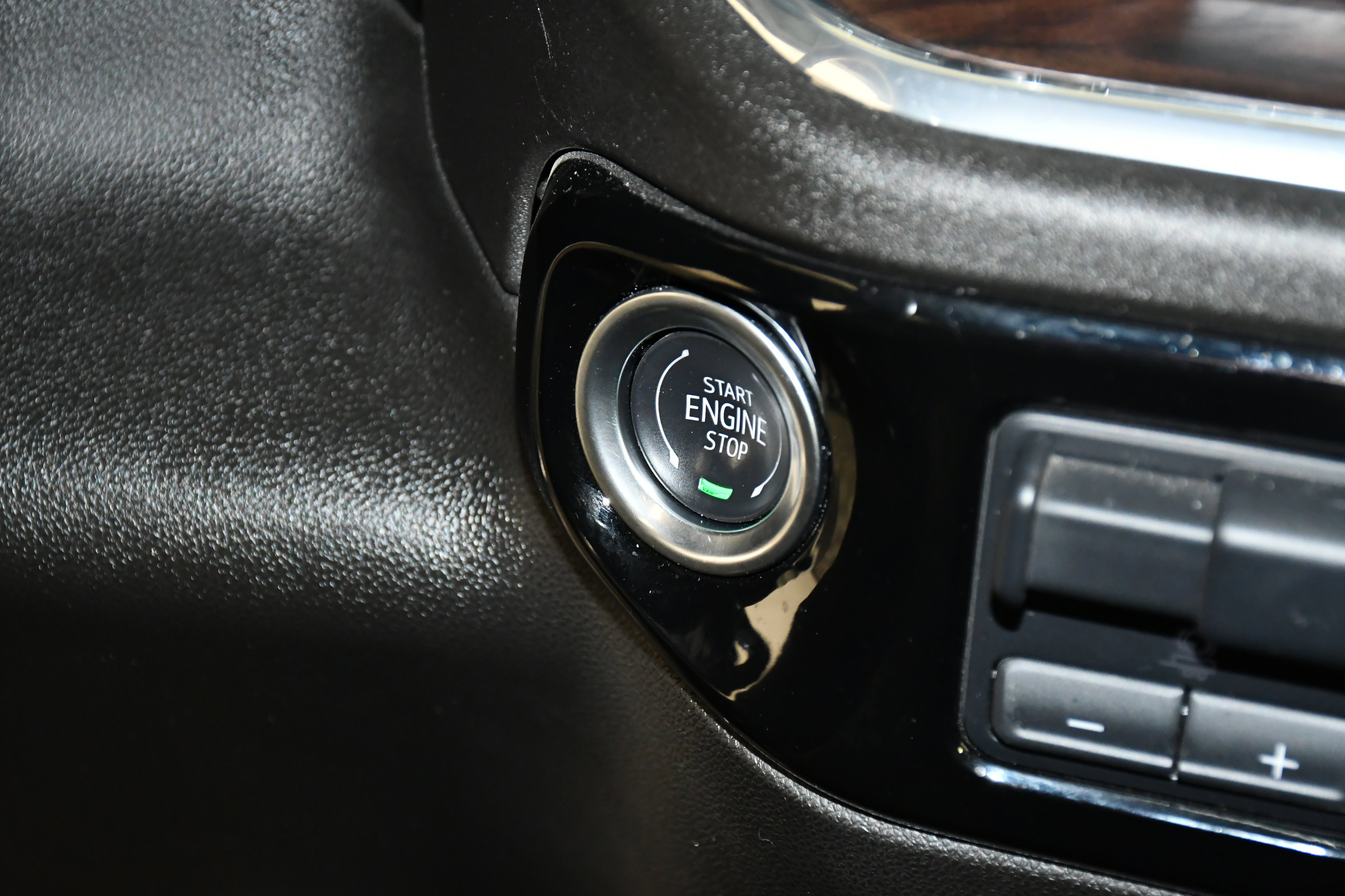 Used 2025 GMC Sierra 1500 SLT image 26